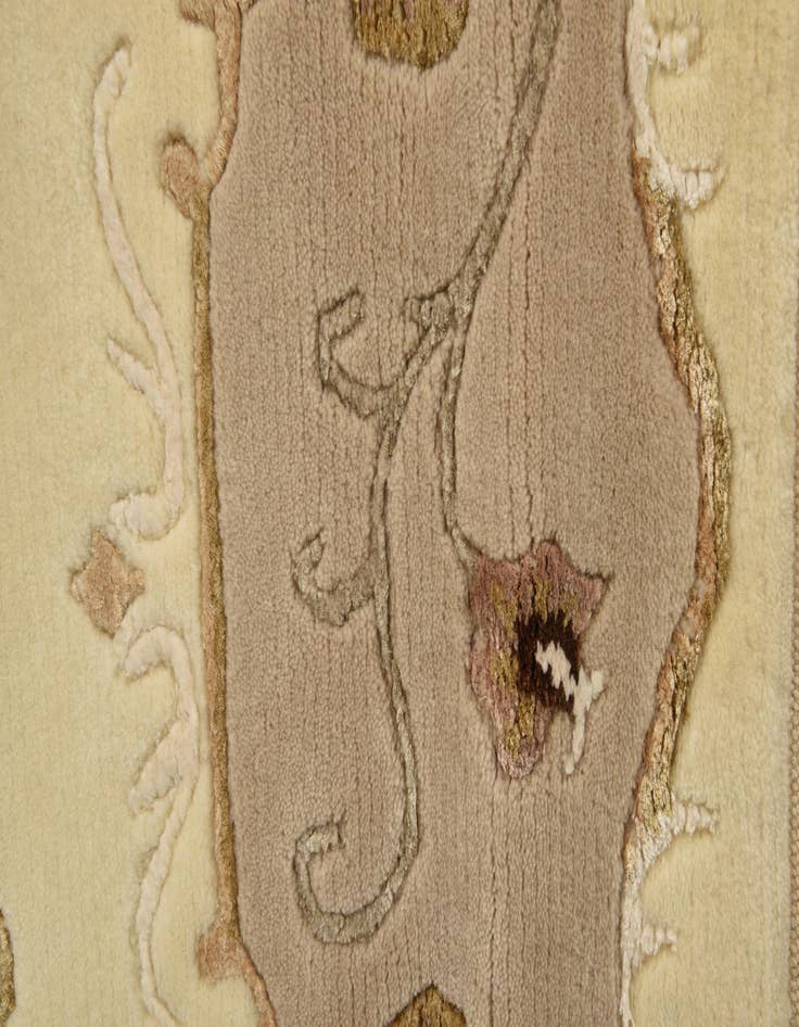 Detail image of  4' 2 x 5' 11  Hand Knotted Darya Rug