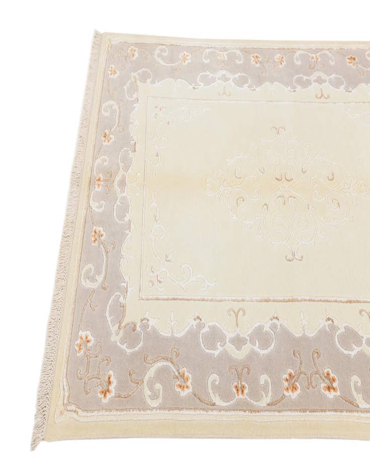 Detail image of  4' 1 x 6'  Hand Knotted Darya Wool Rug