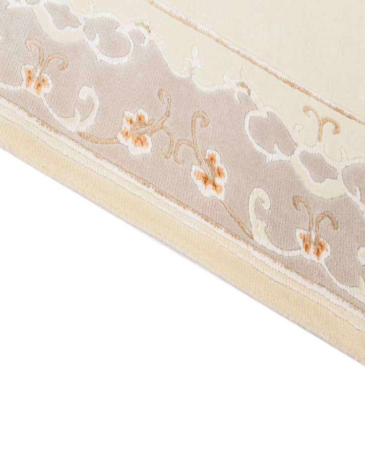 Detail image of  4' 1 x 6'  Hand Knotted Darya Wool Rug