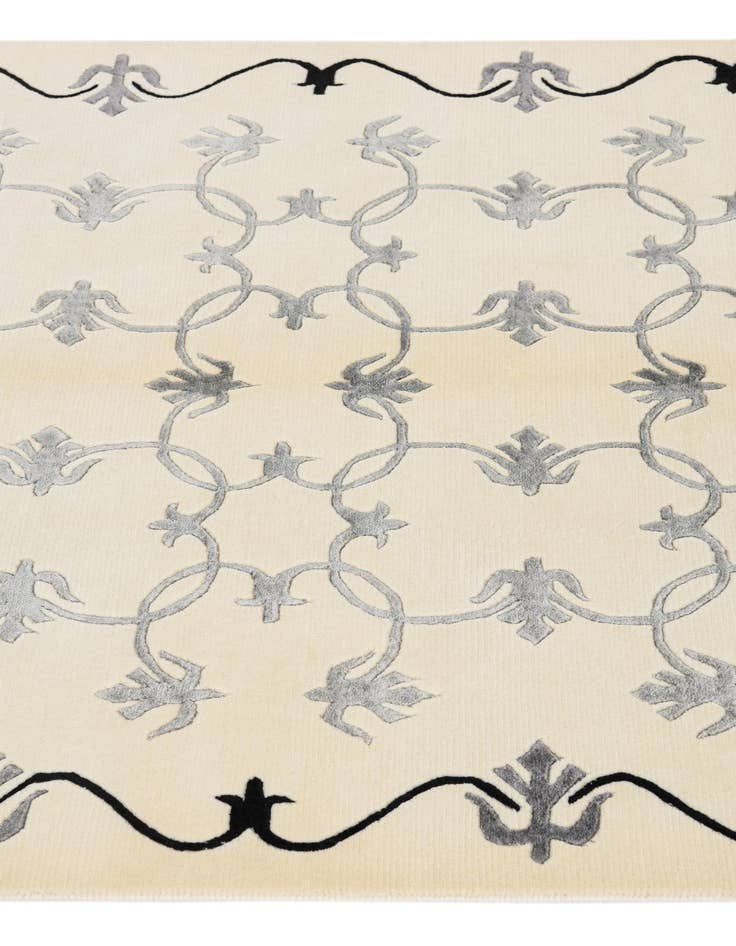 Detail image of  4' x 5' 11  Hand Knotted Darya Wool Rug