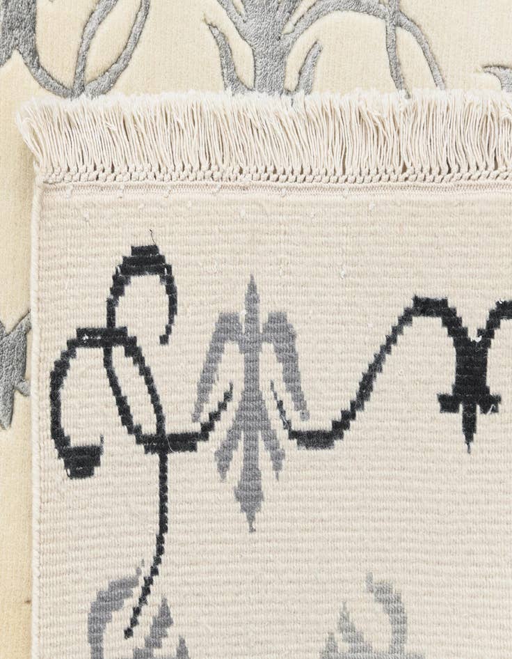 Detail image of  4' x 5' 11  Hand Knotted Darya Wool Rug