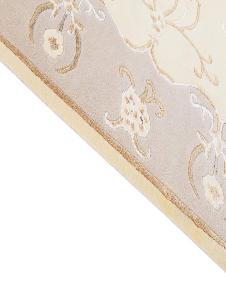 Detail image of  4' 2 x 5' 10  Hand Knotted Darya Wool Rug