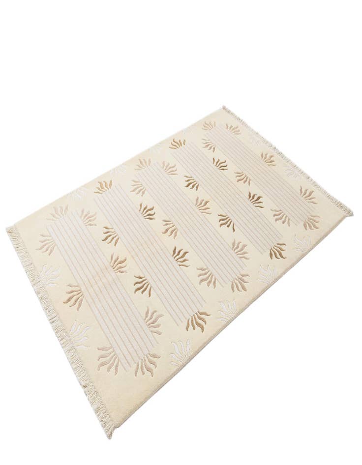 Detail image of  4' 1 x 6'  Hand Knotted Darya Wool Rug