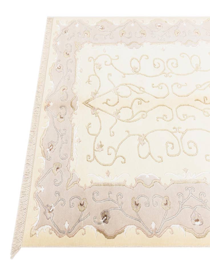 Detail image of  4' 2 x 5' 11  Hand Knotted Darya Wool Rug