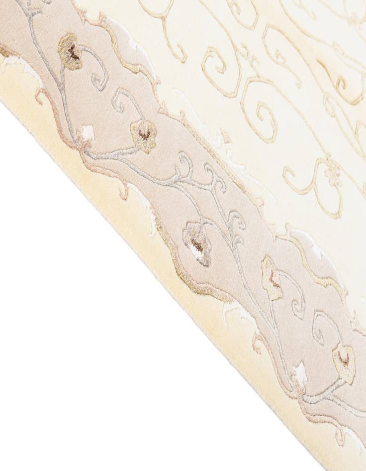 Detail image of  4' 2 x 5' 11  Hand Knotted Darya Wool Rug