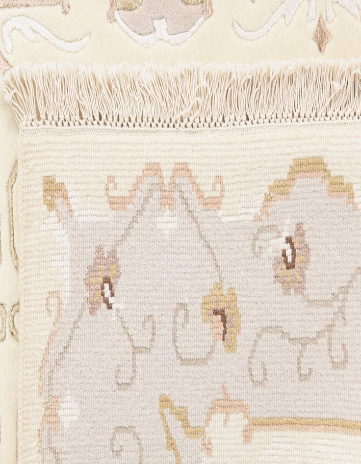 Detail image of  4' 2 x 5' 11  Hand Knotted Darya Wool Rug