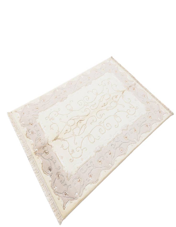 Detail image of  4' 1 x 5' 11  Hand Knotted Darya Wool Rug