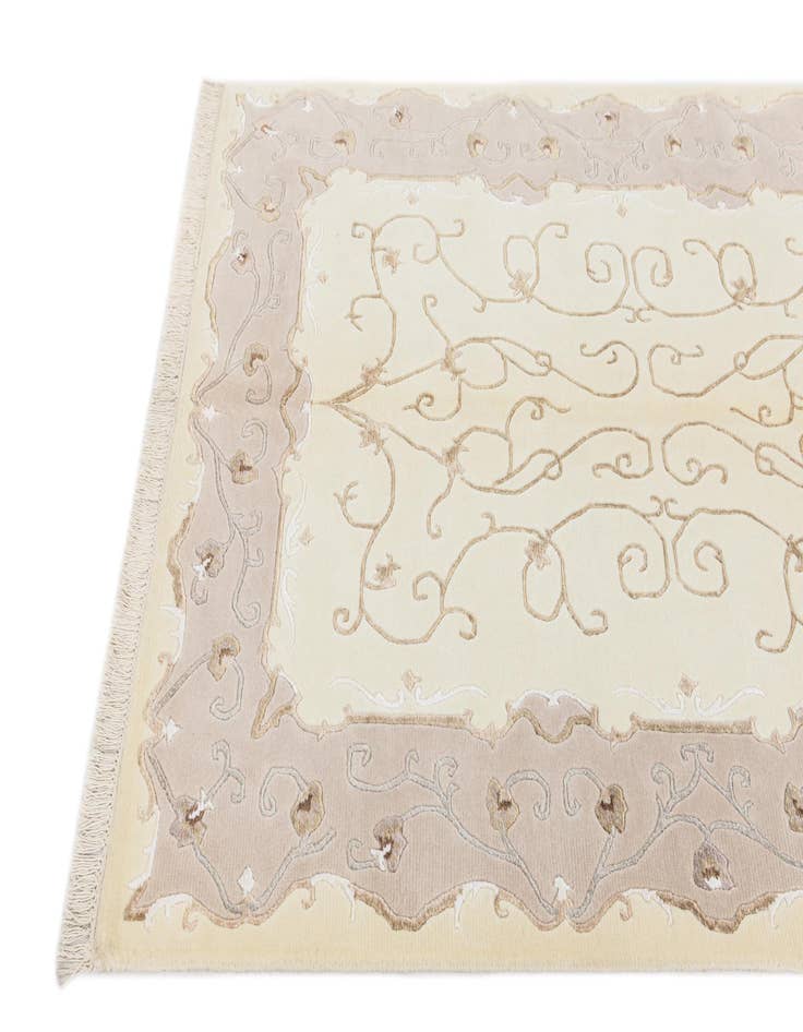 Detail image of  4' 1 x 5' 11  Hand Knotted Darya Wool Rug