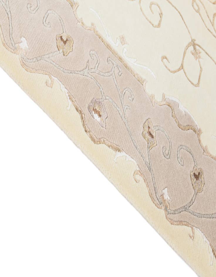 Detail image of  4' 1 x 5' 11  Hand Knotted Darya Wool Rug