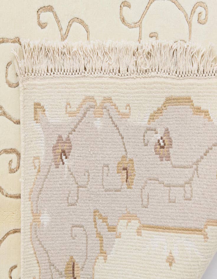 Detail image of  4' 1 x 5' 11  Hand Knotted Darya Wool Rug