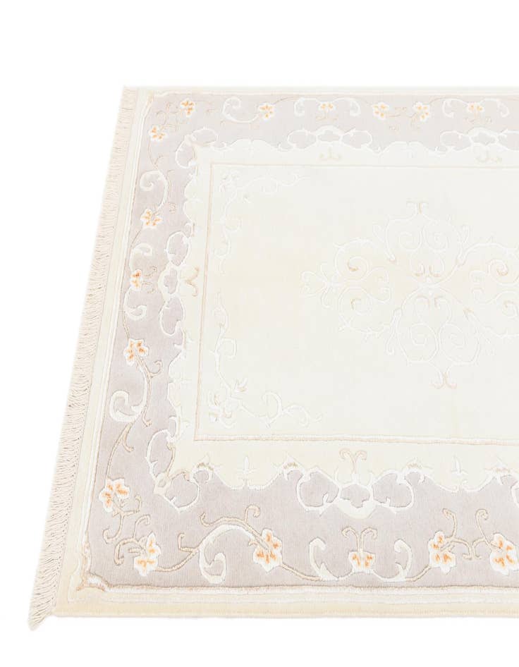 Detail image of  3' 11 x 5' 11  Hand Knotted Darya Wool Rug