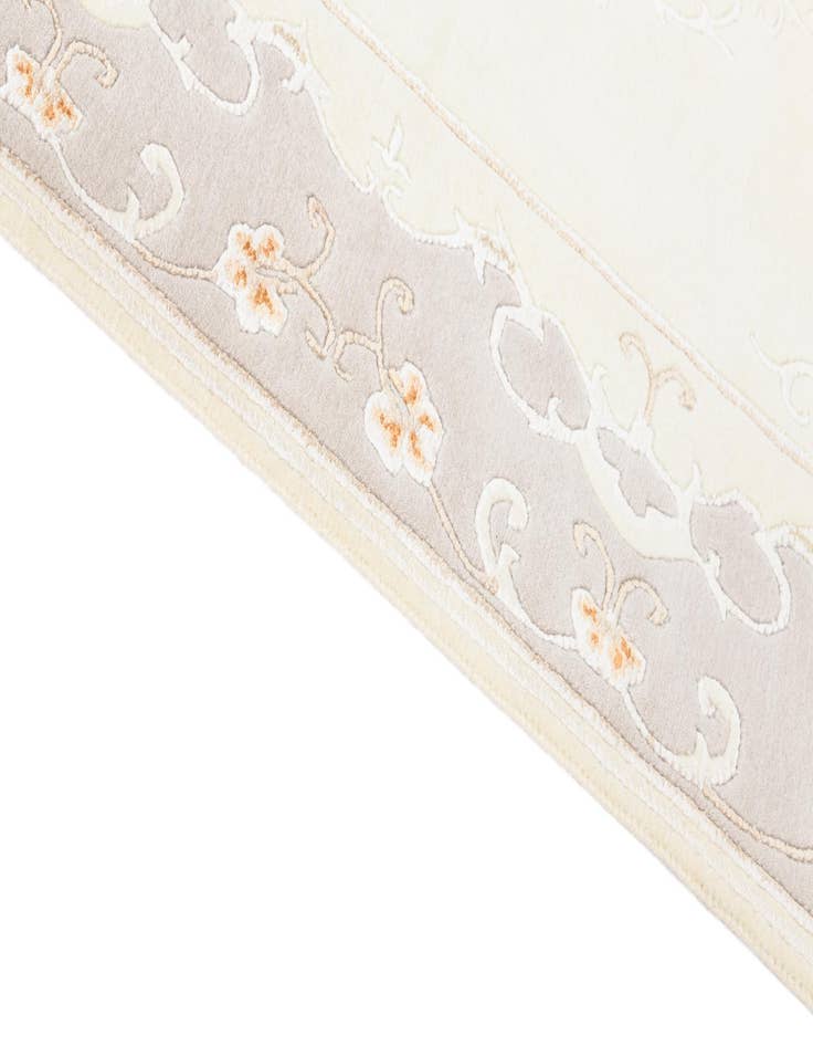 Detail image of  3' 11 x 5' 11  Hand Knotted Darya Wool Rug