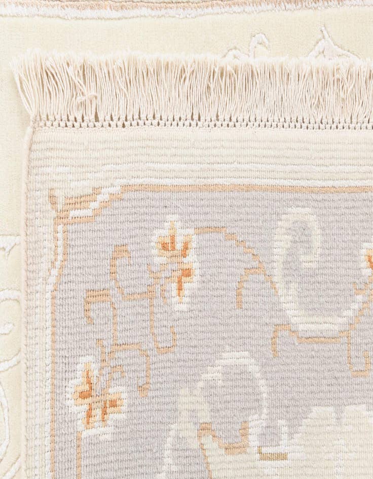 Detail image of  3' 11 x 5' 11  Hand Knotted Darya Wool Rug