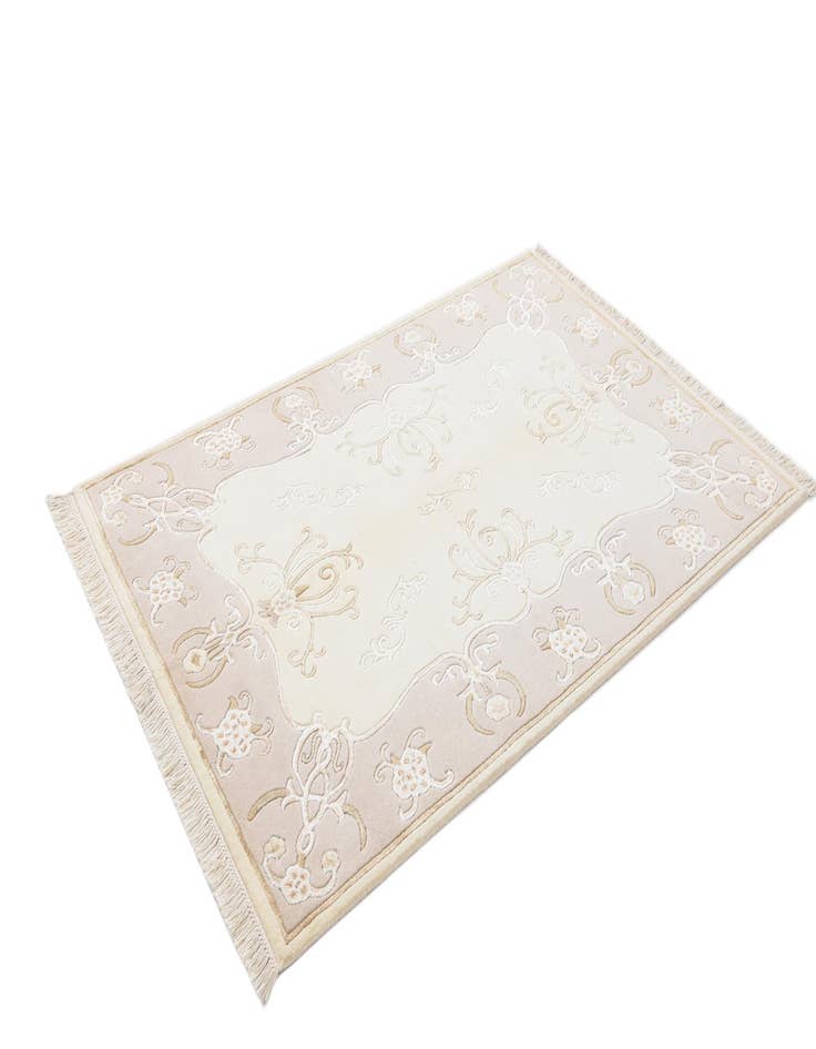 Detail image of  3' 11 x 5' 11  Hand Knotted Darya Wool Rug