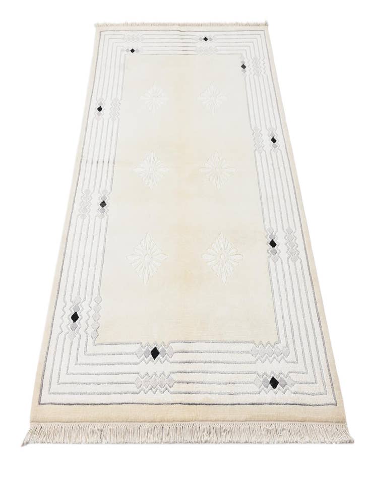 Detail image of  3' 11 x 5' 11  Hand Knotted Darya Wool Rug