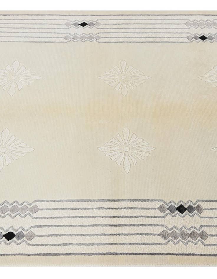 Detail image of  3' 11 x 5' 11  Hand Knotted Darya Wool Rug