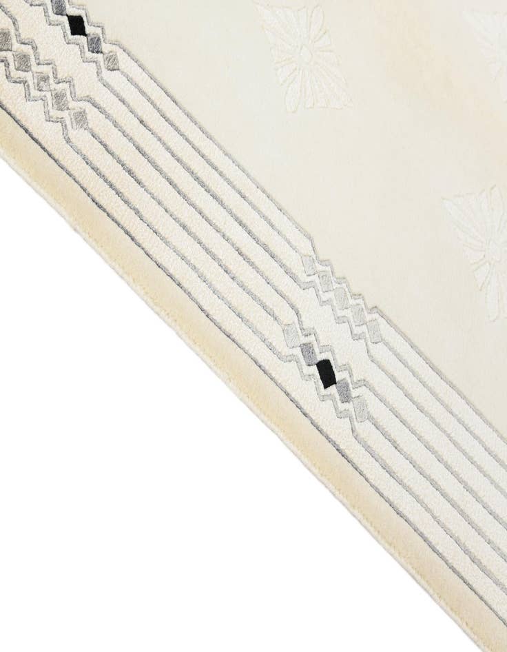 Detail image of  3' 11 x 6' 1  Hand Knotted Darya Wool Rug