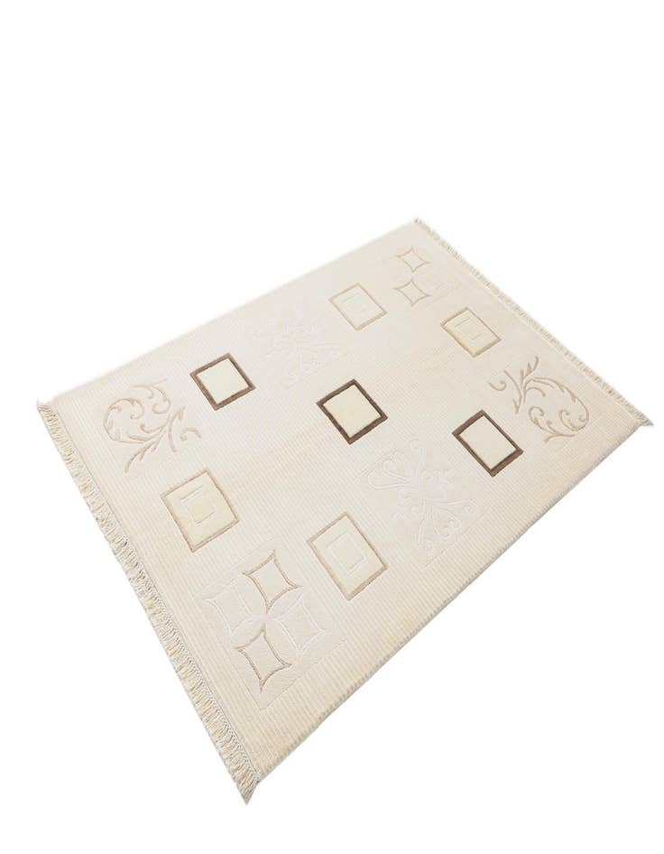 Detail image of  4' 1 x 6'  Hand Knotted Darya Wool Rug