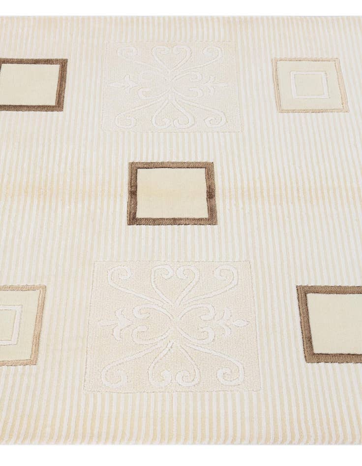 Detail image of  4' 1 x 6'  Hand Knotted Darya Wool Rug