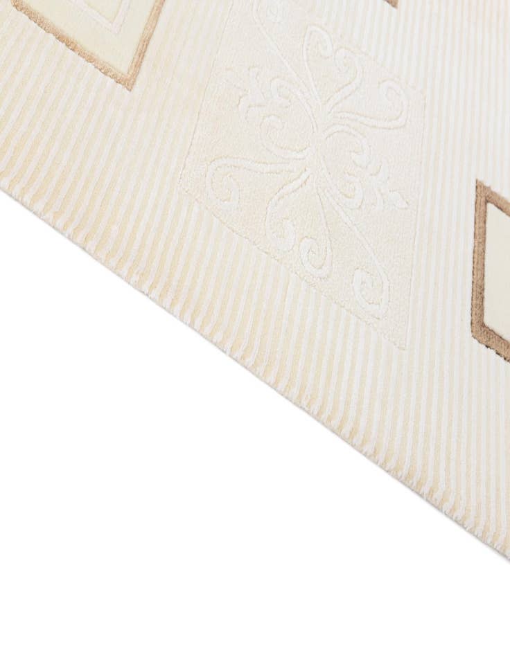 Detail image of  4' 1 x 6'  Hand Knotted Darya Wool Rug