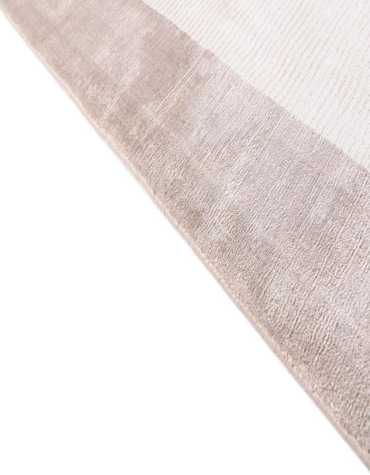 Detail image of  5' 7 x 8'  Hand Knotted Darya Wool Rug