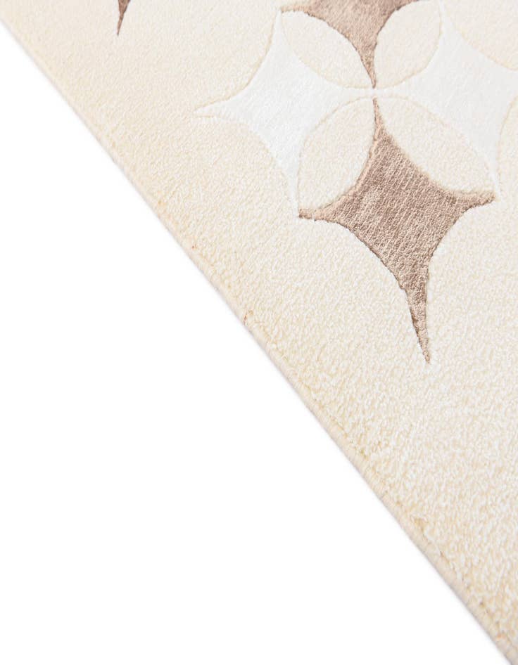 Detail image of  5' 5 x 8'  Hand Knotted Darya Wool Rug