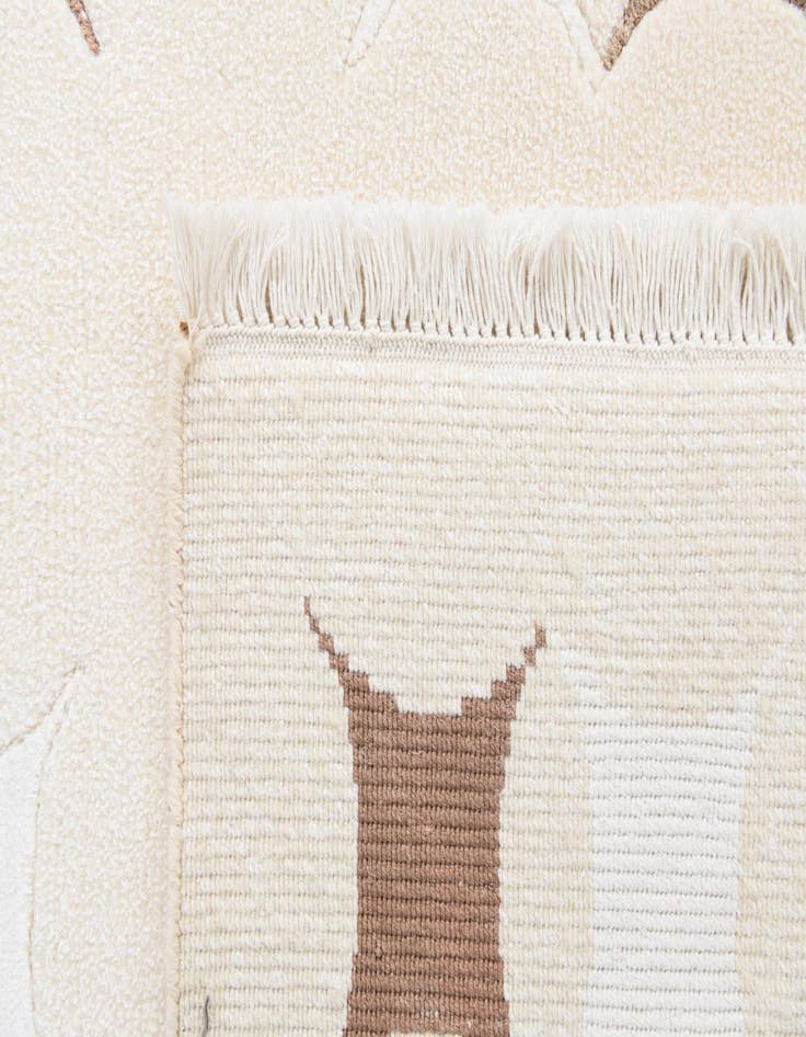 Detail image of  5' 5 x 8'  Hand Knotted Darya Wool Rug