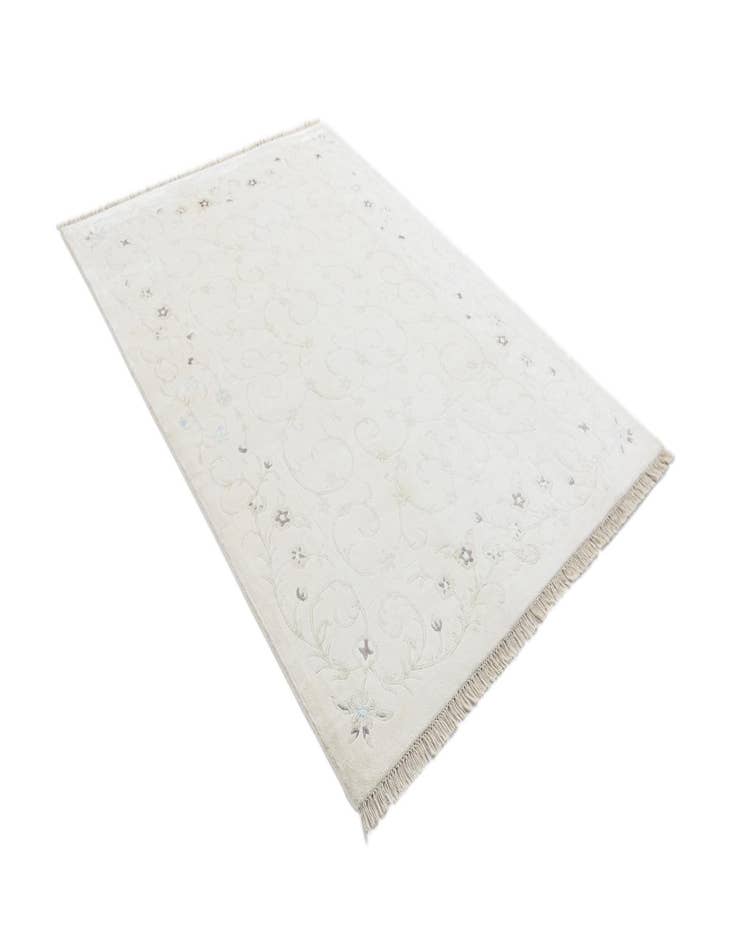 Detail image of  5' 7 x 7' 10  Hand Knotted Darya Wool Rug