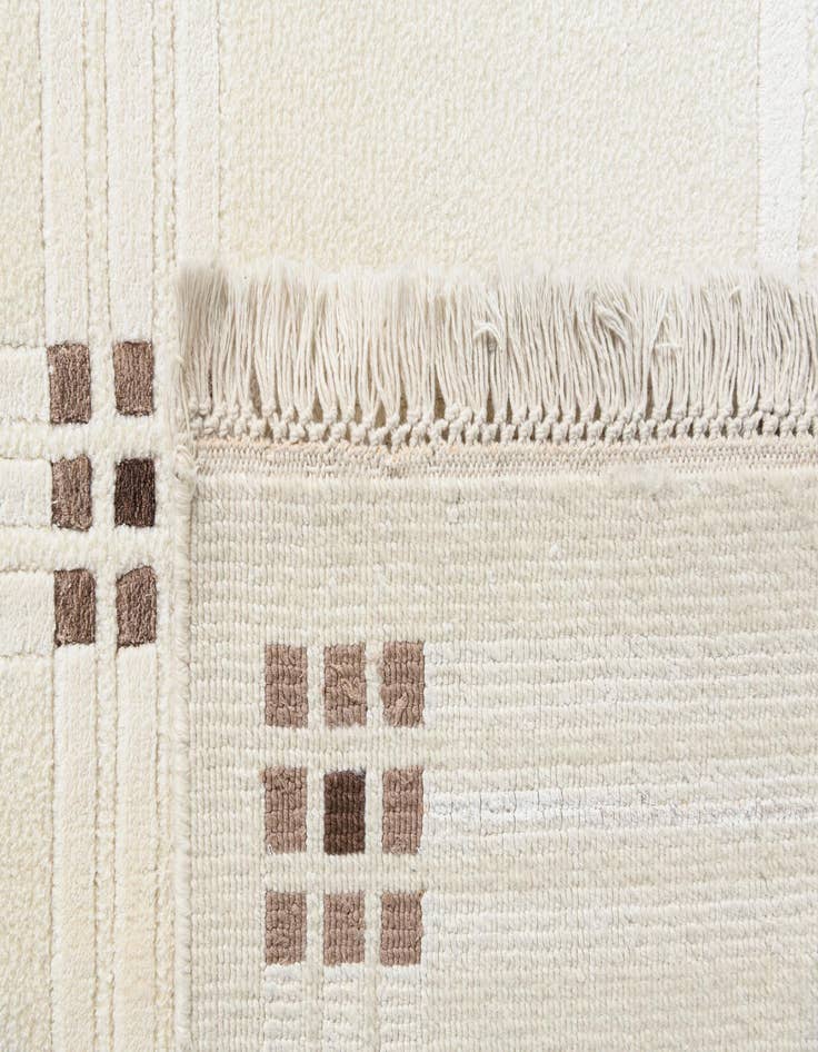 Detail image of  5' 8 x 8'  Hand Knotted Darya Wool Rug