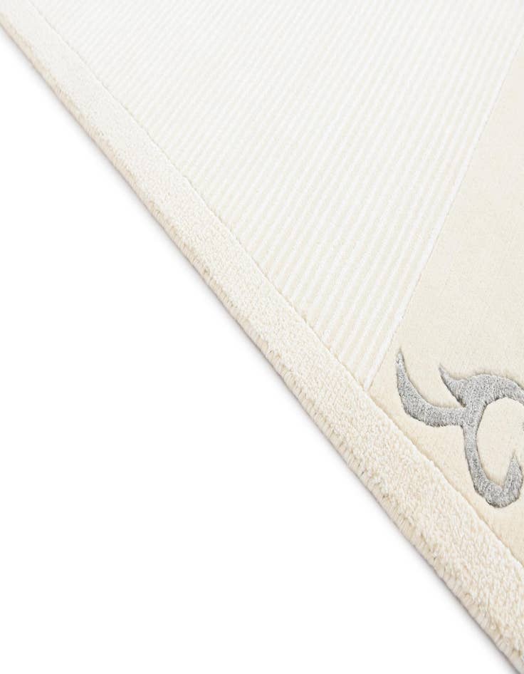 Detail image of  5' 7 x 7' 10  Hand Knotted Darya Wool Rug