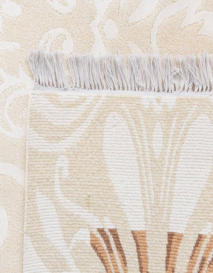 Detail image of  5' 8 x 8'  Hand Knotted Darya Wool Rug