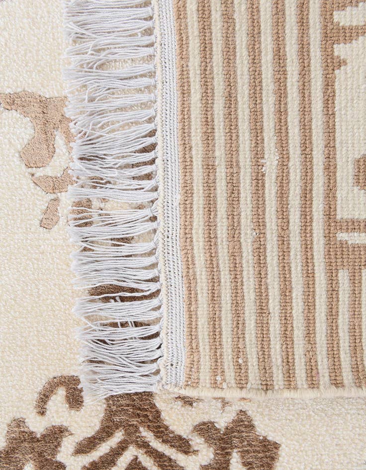 Detail image of  5' 9 x 8' Darya Rug
