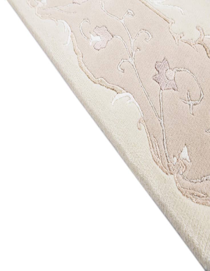 Detail image of  4' 11 x 6' 9 Darya Rug