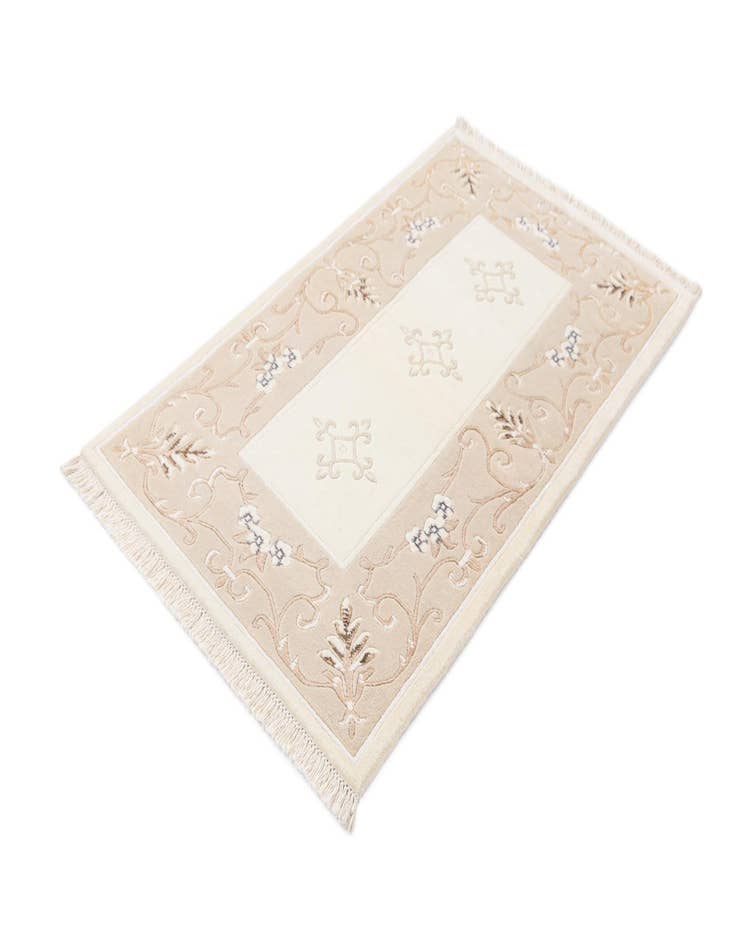 Detail image of  2' 8 x 4' 8  Hand Knotted Darya Wool Rug