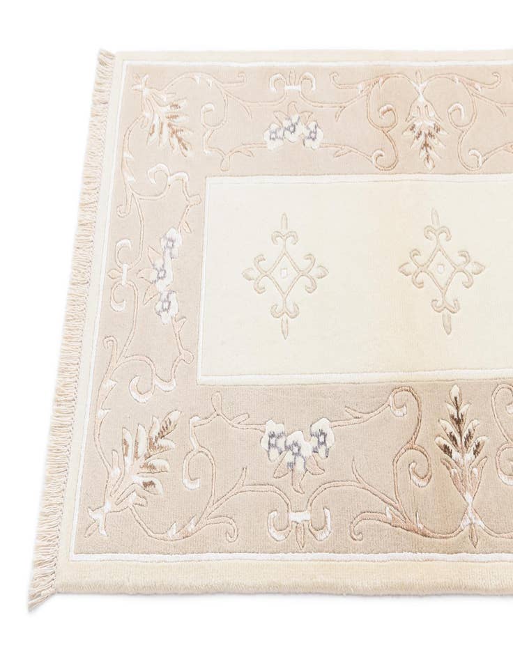 Detail image of  2' 8 x 4' 8  Hand Knotted Darya Wool Rug