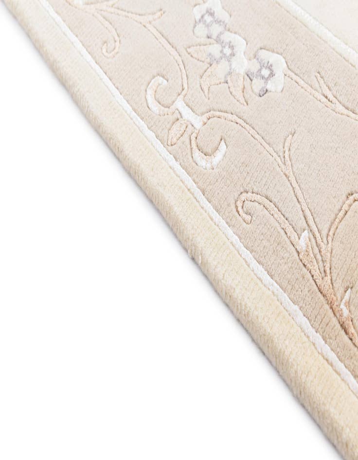 Detail image of  2' 8 x 4' 8  Hand Knotted Darya Wool Rug