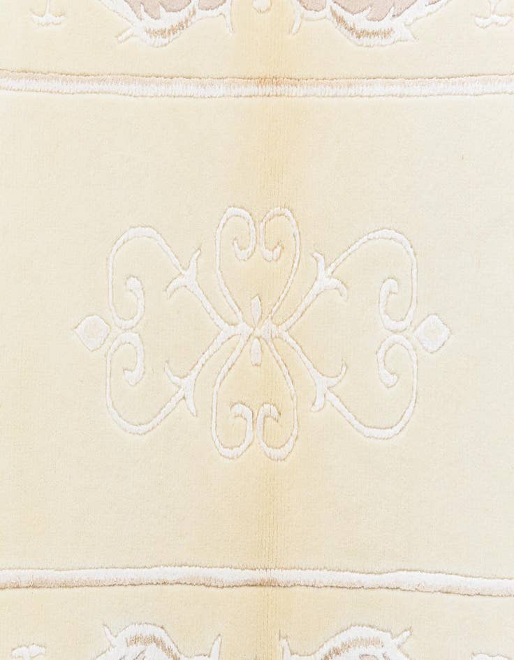 Detail image of  2' 8 x 4' 11  Hand Knotted Darya Wool Rug