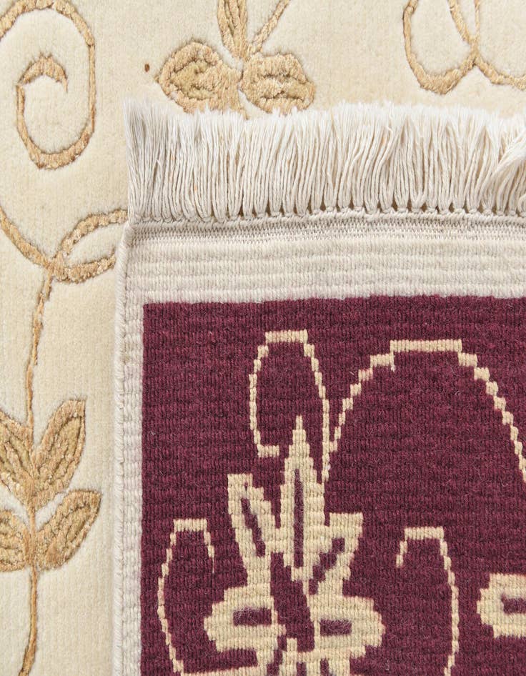 Detail image of  4' 6 x 6' 8  Hand Knotted Darya Rug