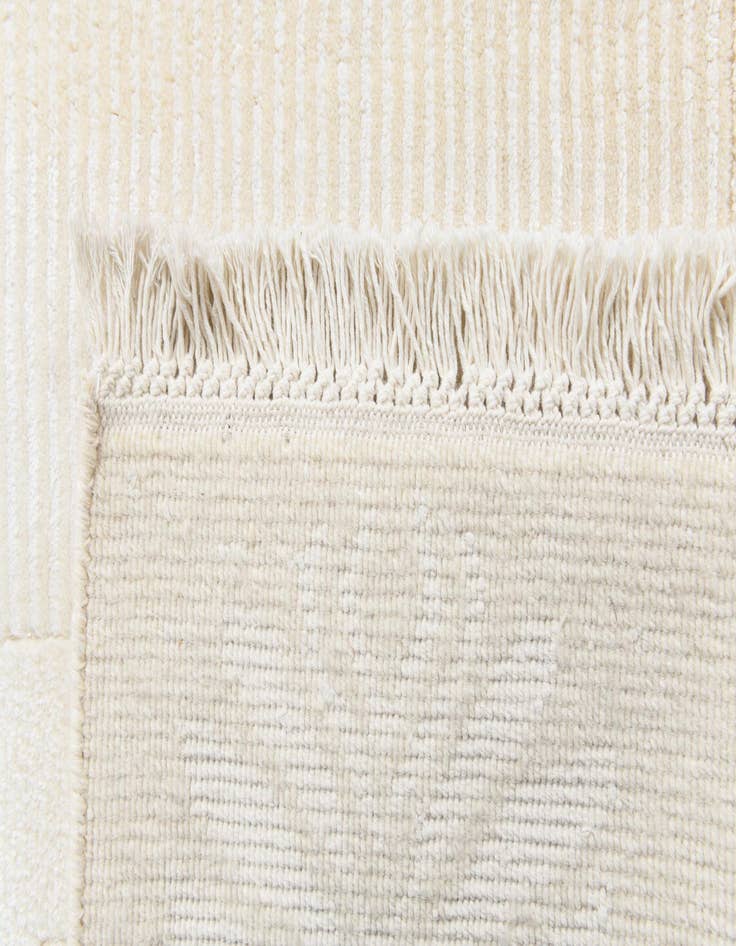 Detail image of  4' 11 x 6' 8  Hand Knotted Darya Wool Rug