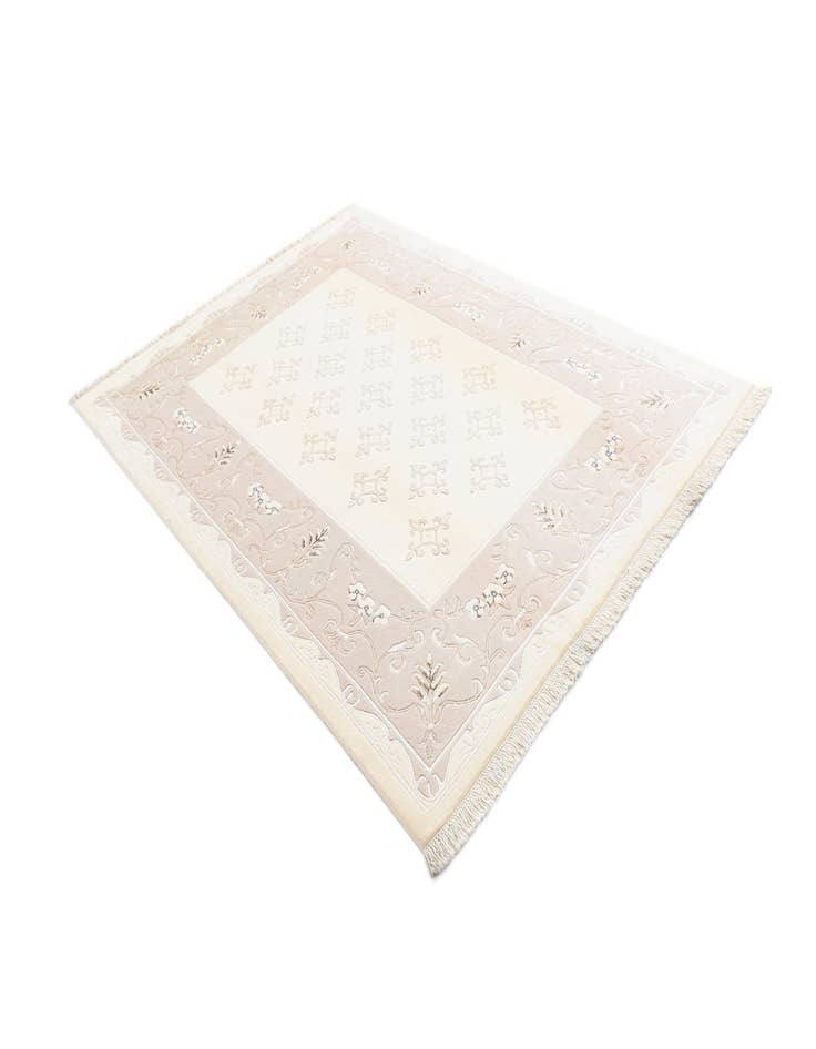 Detail image of  5' 7 x 7' 10 Darya Rug