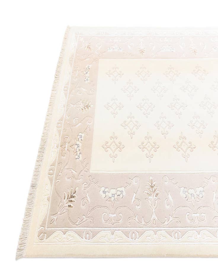 Detail image of  5' 7 x 7' 10 Darya Rug