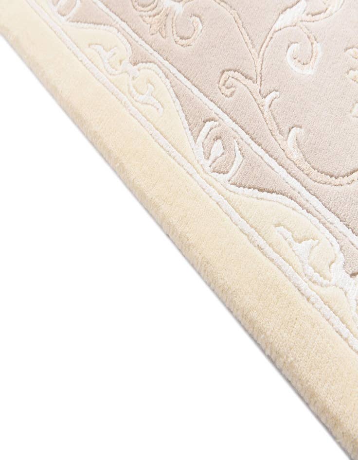 Detail image of  5' 7 x 7' 10 Darya Rug