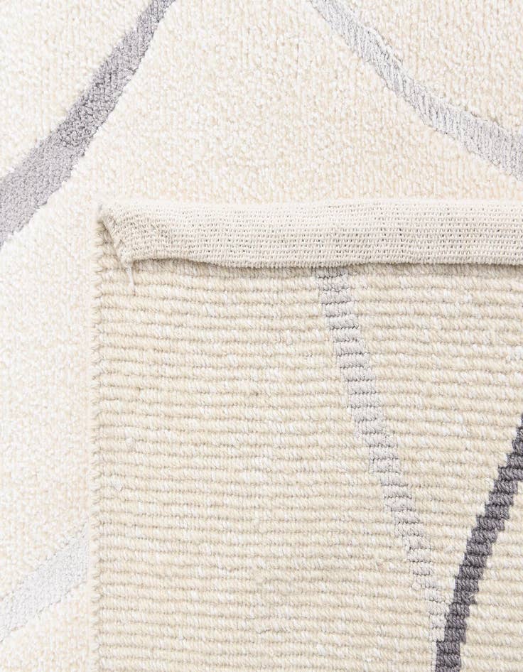 Detail image of  5' 9 x 8' Darya Rug