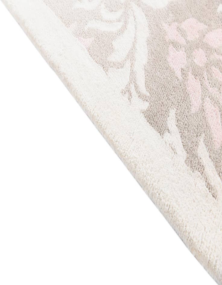 Detail image of  6' 8 x 9' 11  Hand Knotted Darya Wool Rug