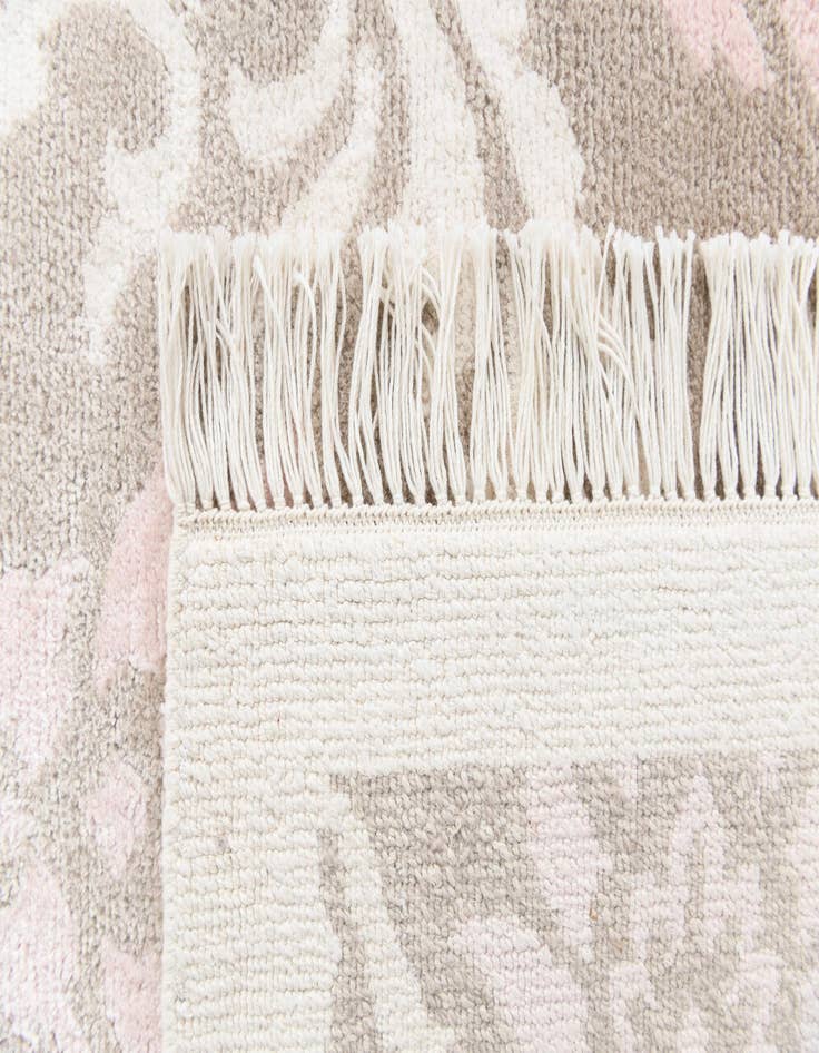 Detail image of  6' 8 x 9' 11  Hand Knotted Darya Wool Rug