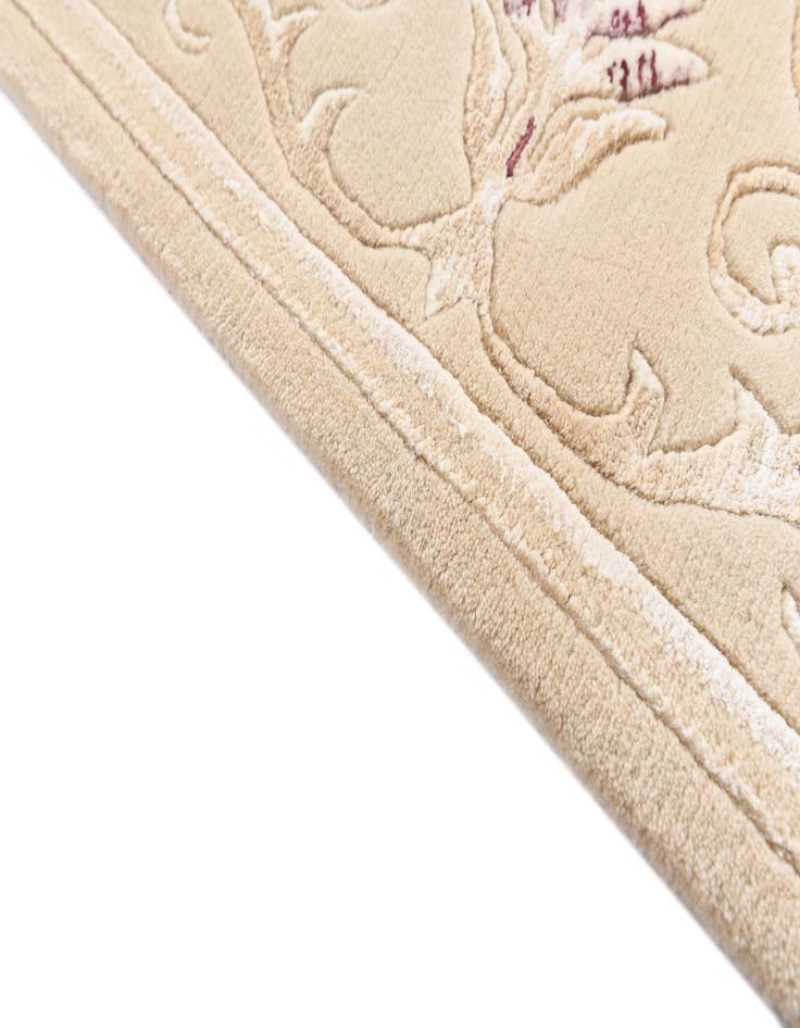 Detail image of  2' 8 x 4' 8  Hand Knotted Darya Rug