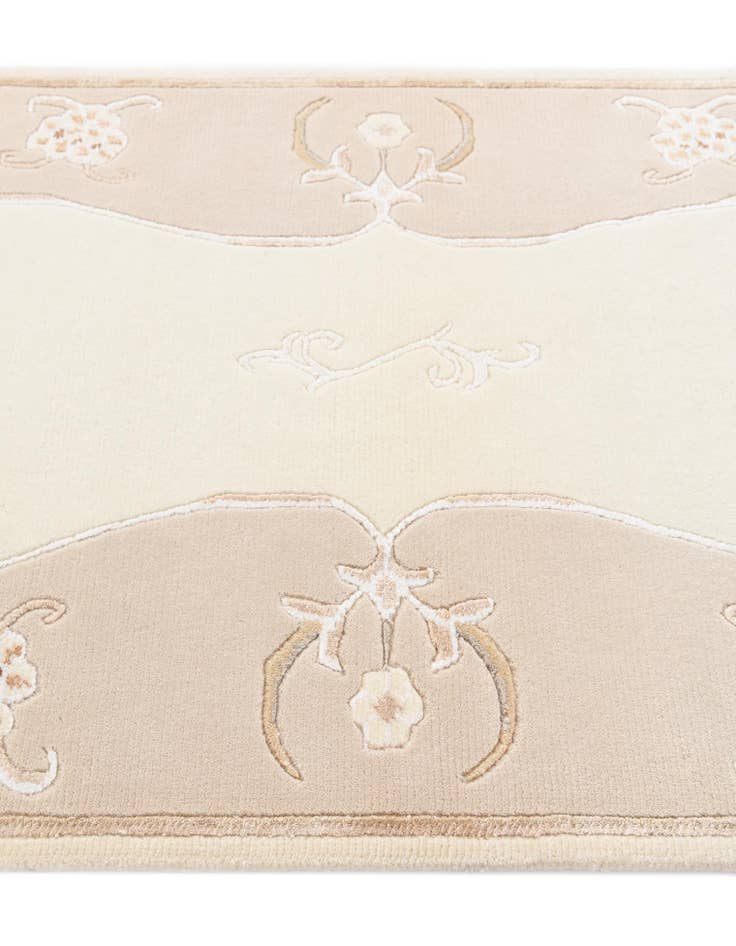 Detail image of  2' 7 x 4' 9  Hand Knotted Darya Rug