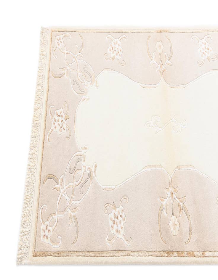 Detail image of  2' 7 x 4' 10  Hand Knotted Darya Rug