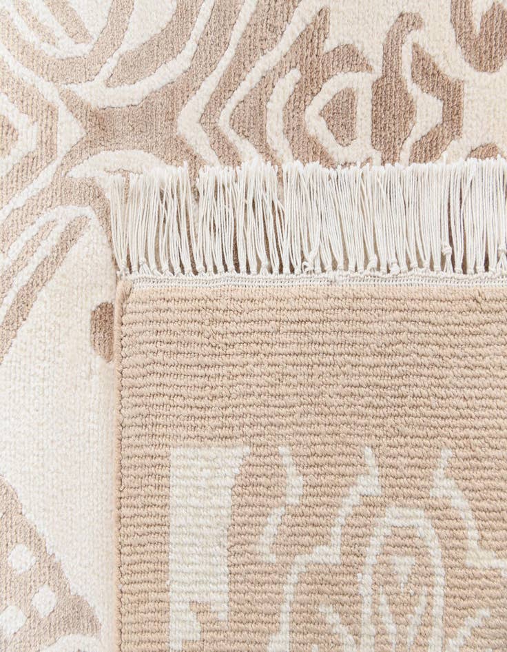 Detail image of  6' 9 x 9' 11  Hand Knotted Darya Wool Rug