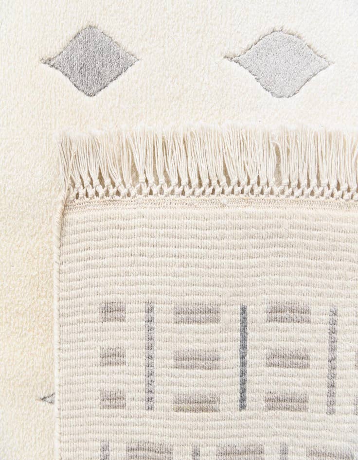 Detail image of  6' 7 x 9' 10  Hand Knotted Darya Wool Rug